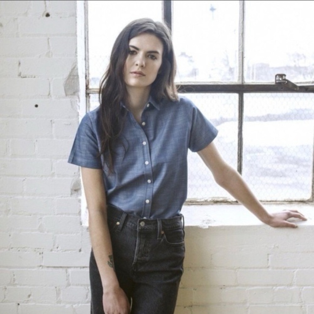 Tradlands Short-Sleeve Button-Up in Chambray Blue